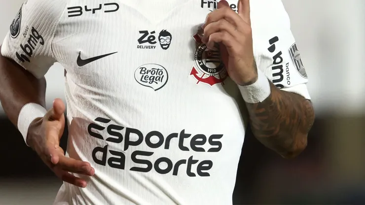 Corinthians ainda tenta liberação para entrar com Esportes da Sorte - Foto: Marcos Brindicci/Getty Images