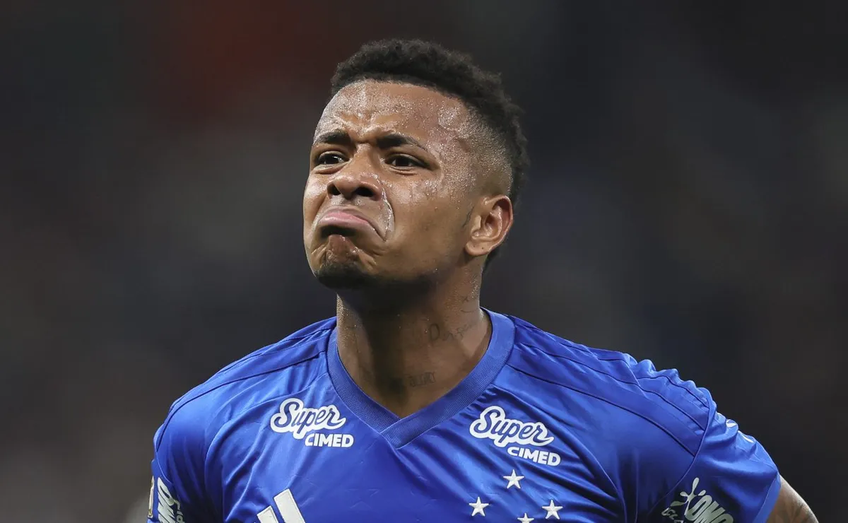 Arroyo deve começar Cruzeiro x São Paulo no banco de reservas por causa de viagem