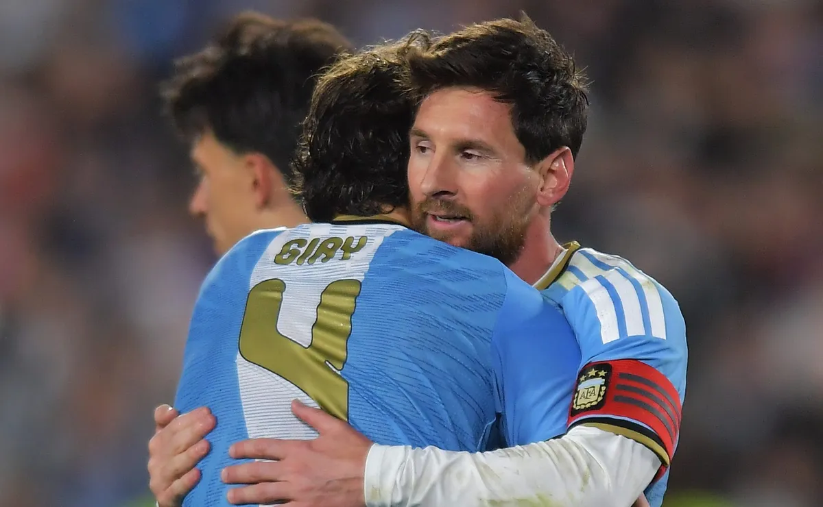 Giay joga 90 minutos na despedida de Messi e pode desfalcar o Palmeiras contra o Bahia