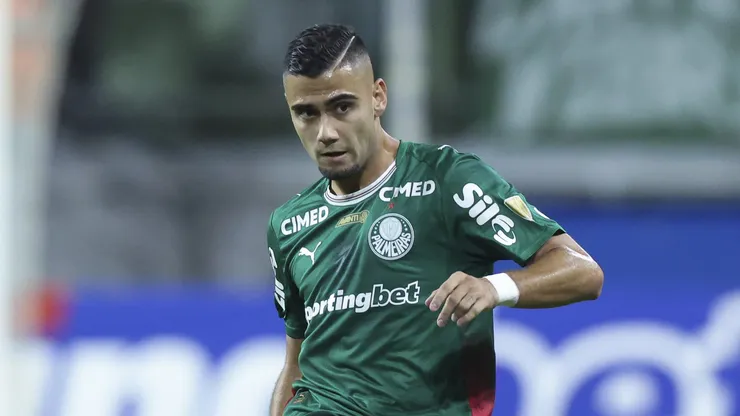 Andreas Pereira do Palmeiras controla a bola durante uma partida da Copa CONMEBOL Libertadores entre Palmeiras e Cerro Porteño. (Photo by Alexandre Schneider/Getty Images)