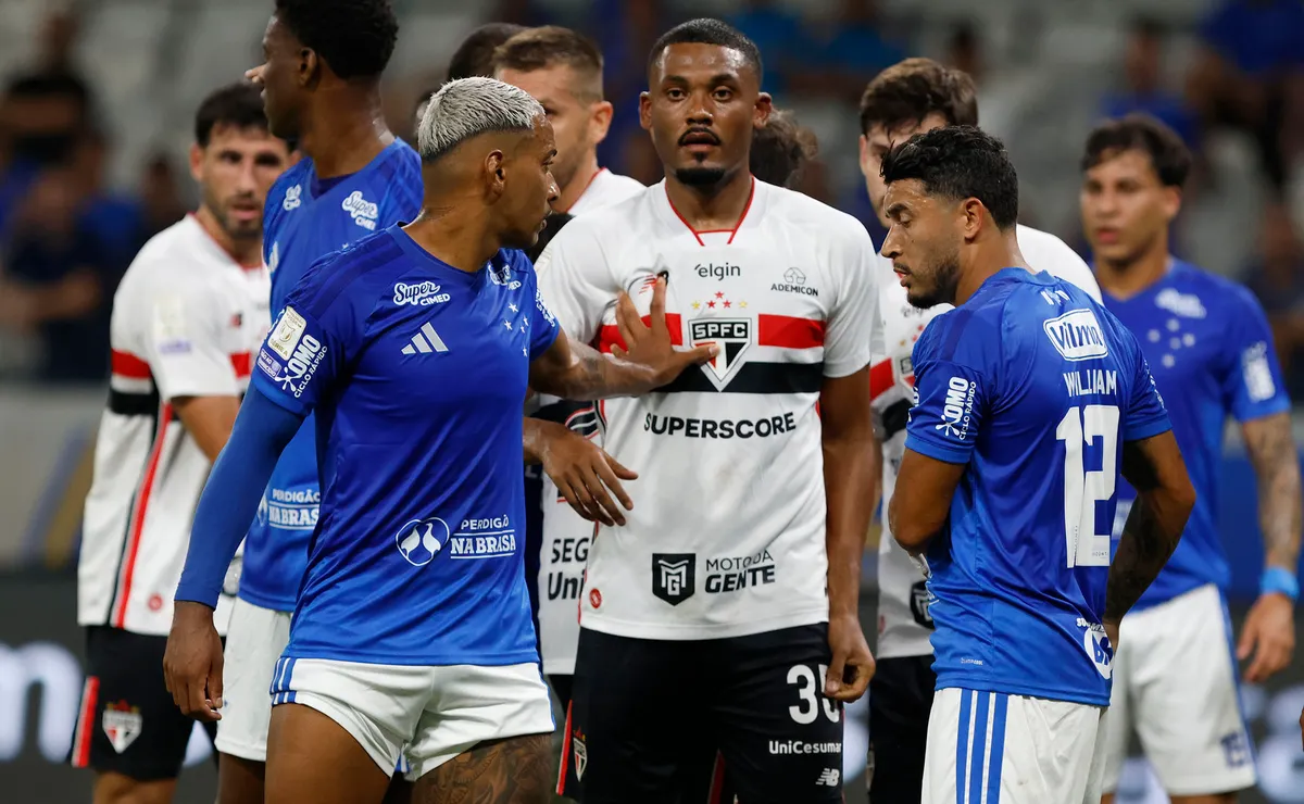 São Paulo repete erros, faz jogo péssimo e precisa olhar para o Z-4