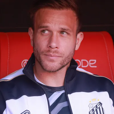 Arthur vira desfalque no Santos e só volta em novembro