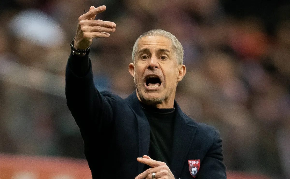 Análise: Corinthians busca substituto de Fernando Diniz e Sylvinho tem números melhores que Ramón Díaz