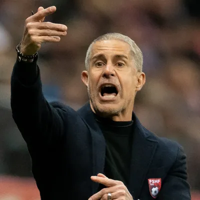 Análise: Sylvinho tem números melhores que Ramón Díaz