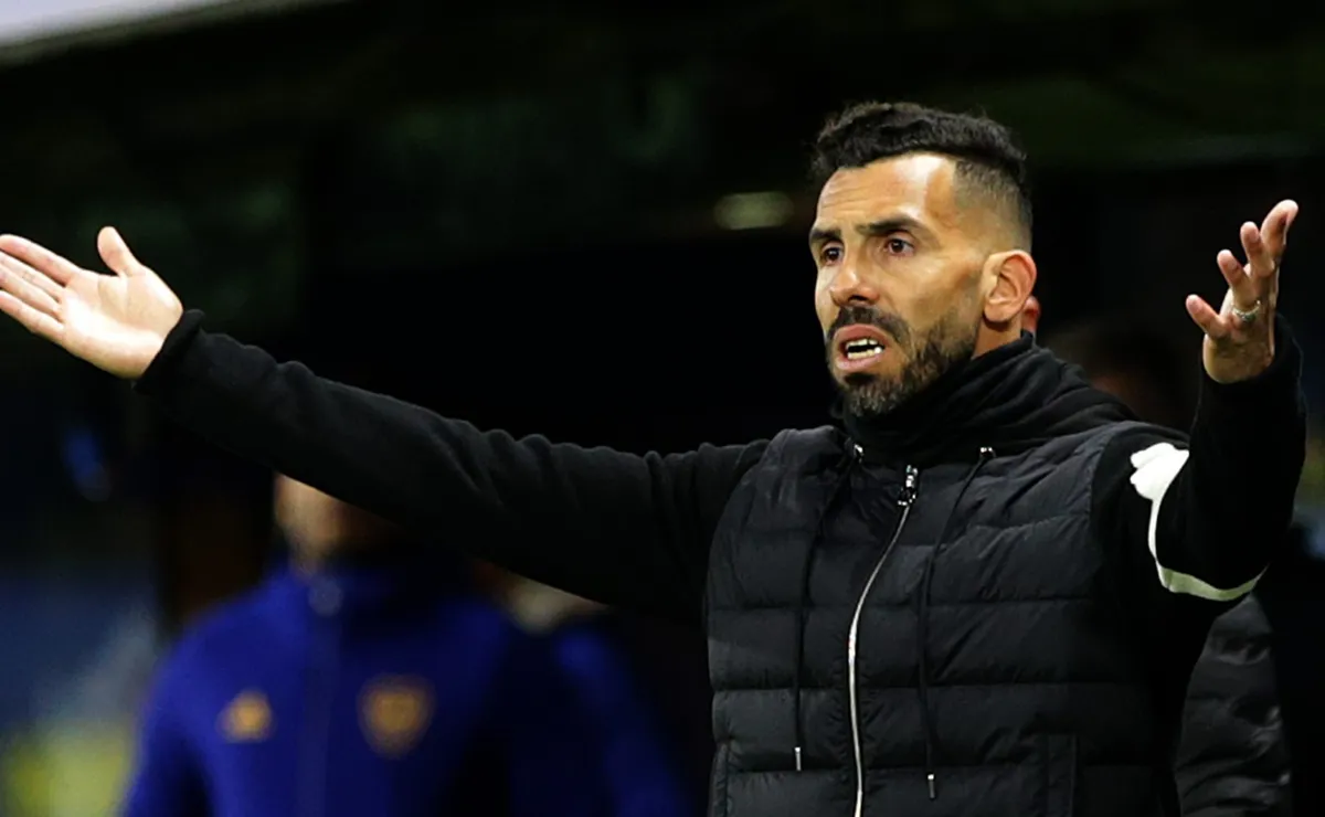 Corinthians não coloca Carlitos Tévez como opção em lista de possíveis substitutos de Fernando Diniz