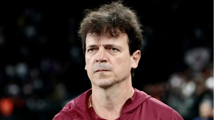 Fernando Diniz está livre no mercado da bola. Foto: Marcello Zambrana/AGIF