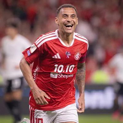 Alan Patrick lidera assistências e elogia Baptista no Inter