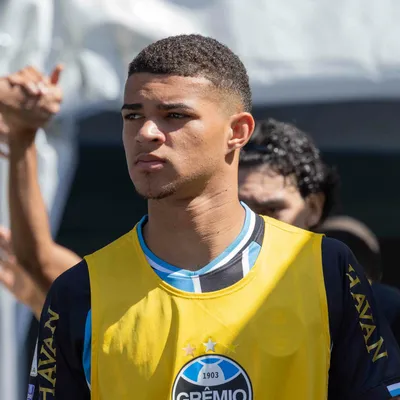 Grêmio pede R$ 67 milhões para negociar zagueiro Luis Eduardo