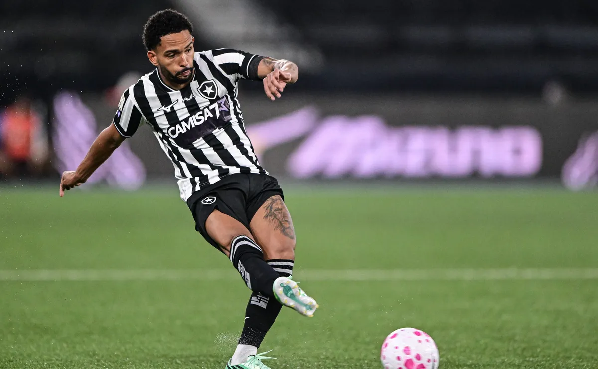 Vitinho e Arthur Chaves recebem alta, mas podem ser desfalques no próximo jogo do Botafogo