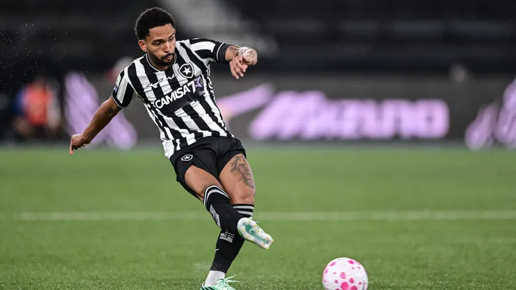 Vitinho saiu lesionado do clássico contra o Vasco. Foto: Thiago Ribeiro/AGIF