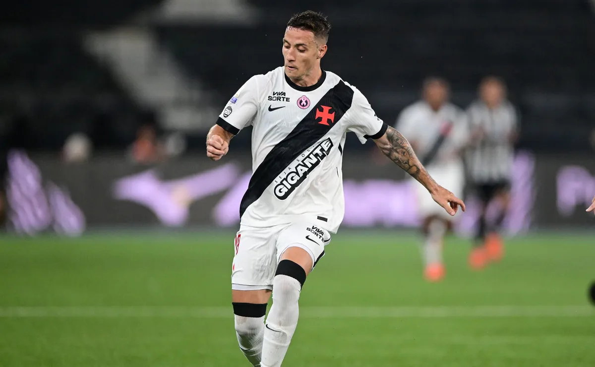 Bruno Duarte tranquiliza torcedores do Vasco após susto no clássico contra o Botafogo
