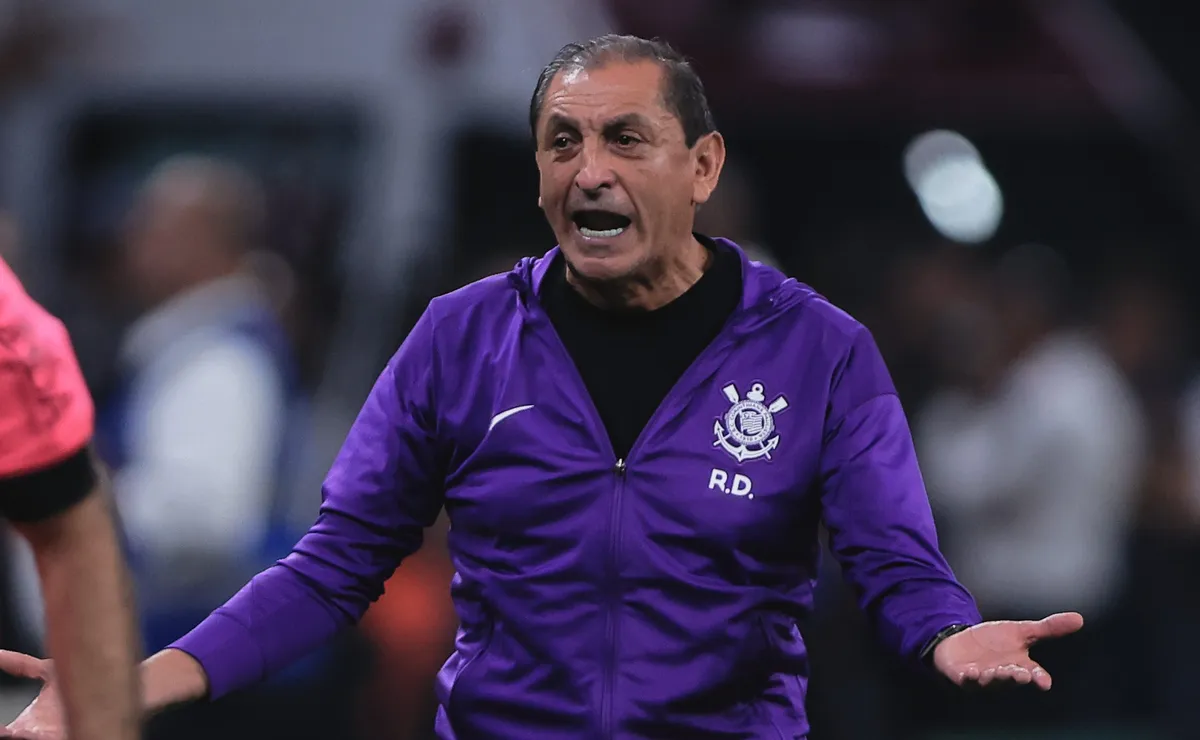 Corinthians quer acertar com Ramón Díaz antes do Dérbi e “entrave” das negociações é o tempo de contrato