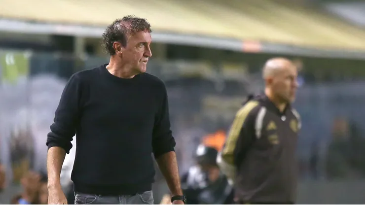 SP - SANTOS - 08/10/2026 - BRASILEIRO A 2026, SANTOS X FLAMENGO - Cuca tecnico do Santos durante partida contra o Flamengo no estadio Vila Belmiro pelo campeonato Brasileiro A 2026. Foto: Mauricio De Souza/AGIF