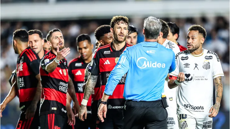 SP - SANTOS - 08/10/2026 - BRASILEIRO A 2026, SANTOS X FLAMENGO - Neymar jogador do Santos durante partida contra o Flamengo no estadio Vila Belmiro pelo campeonato Brasileiro A 2026. Foto: Marco Miatelo/AGIF