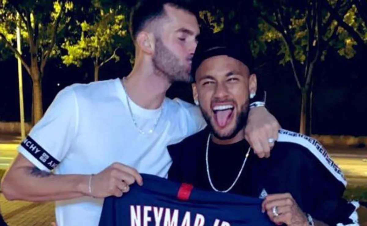 Exclusivo: Léo Baptistão relembra passagem pelo Santos, saída do clube e amizade com Neymar