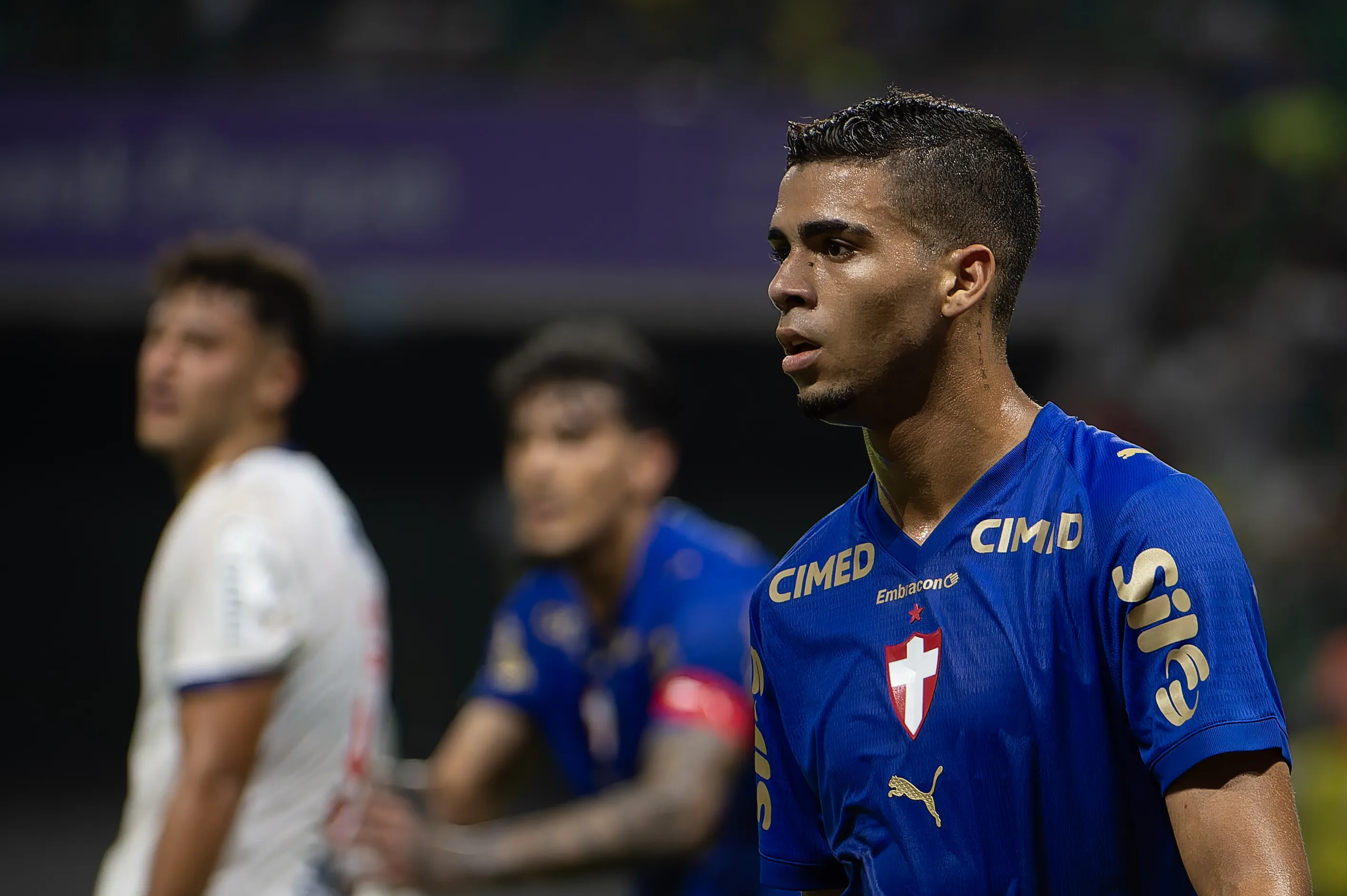 Arthur substituiu Piquerez na lateral esquerda em Palmeiras x Bahia, proporcionando mais equilíbrio ao time alviverde – Foto: Anderson Romao/AGIF