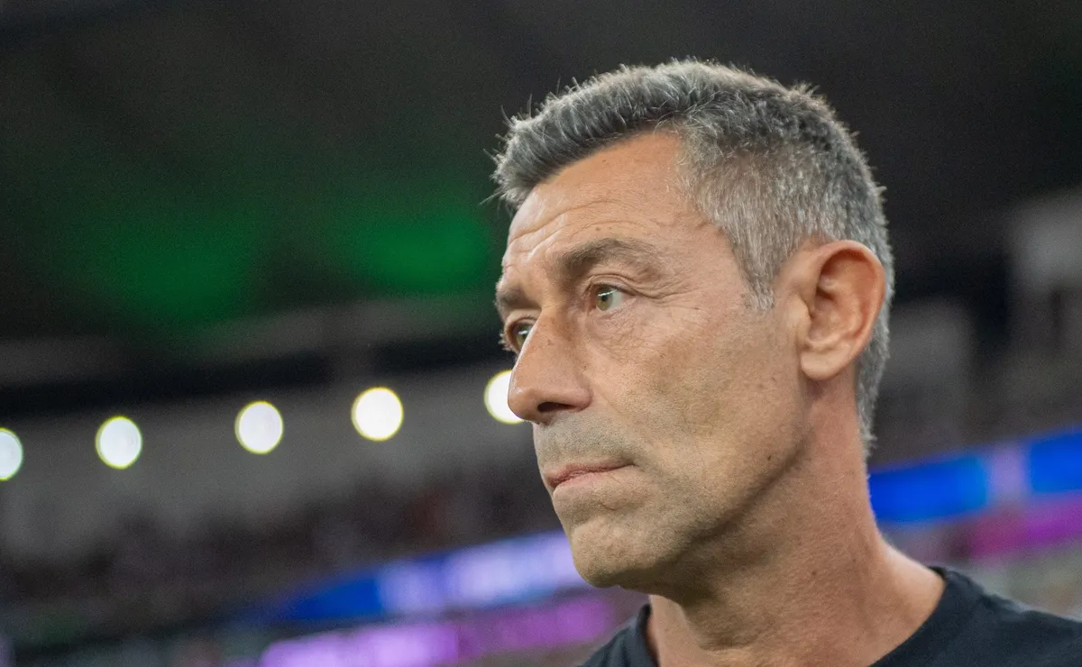 Santos acumula quatro transfer bans por valores em aberto com Pedro Caixinha e os seus auxiliares