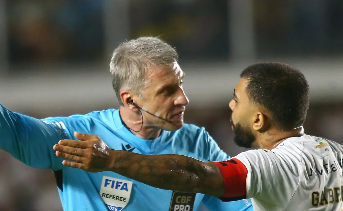 Análise: Daronco teve atuação ruim, mas pressão de Santos e Flamengo passa do limite aceitável