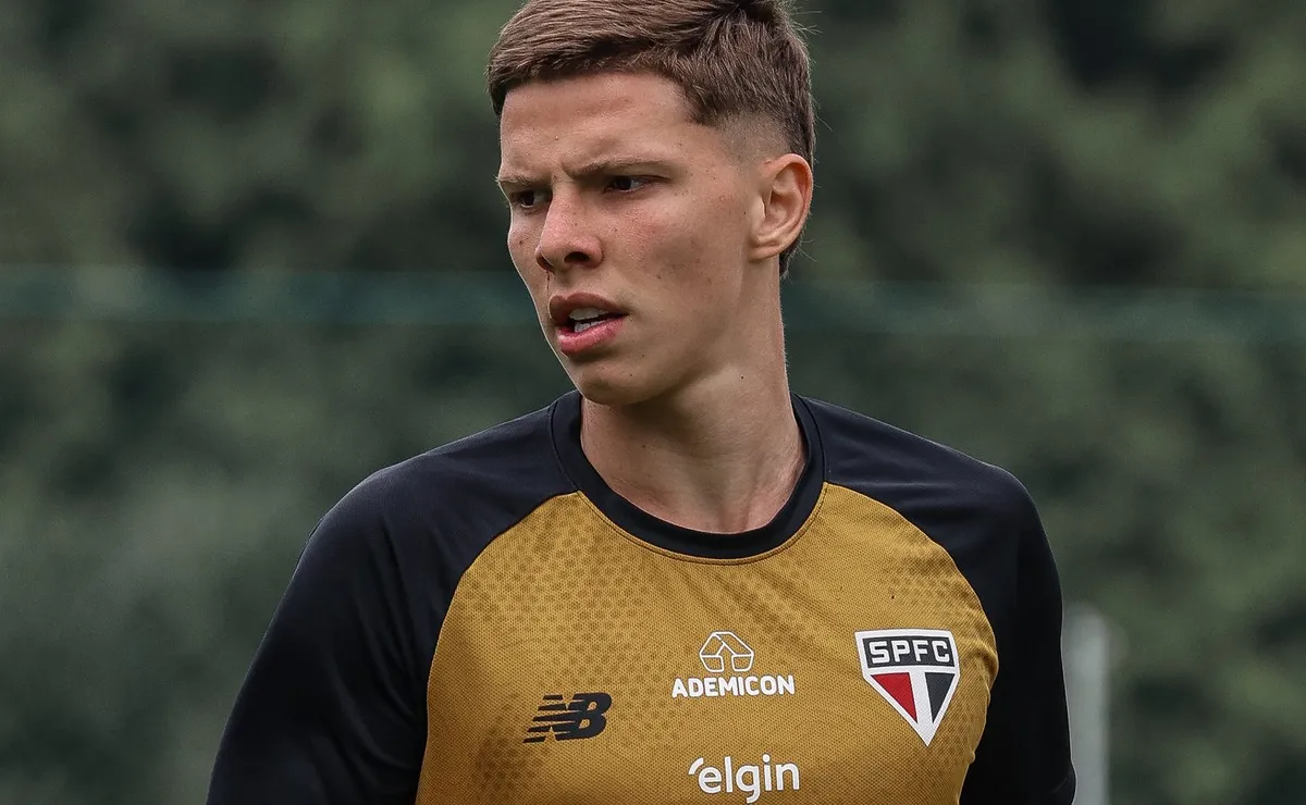 São Paulo terá Gustavo Santana e Djhordney como titulares contra o Vitória; Lucas fica no banco