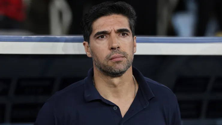 Abel tem contrato no Palmeiras até dezembro de 2027 e é respaldado por Leila Pereira