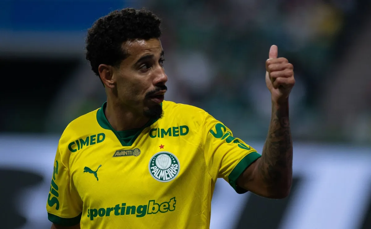 Lucas Evangelista vira peça-chave de Abel no Dérbi e engata 8º jogo como titular no Palmeiras