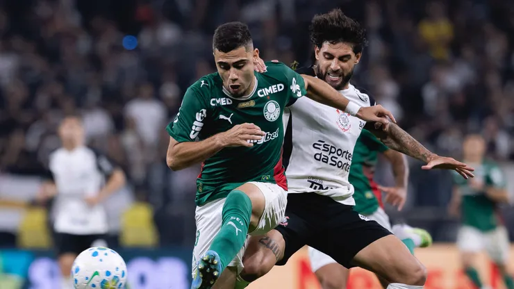 Yuri Alberto jogador do Corinthians disputa lance com Andreas Pereira jogador do Palmeiras. Foto: Ettore Chiereguini/AGIF
