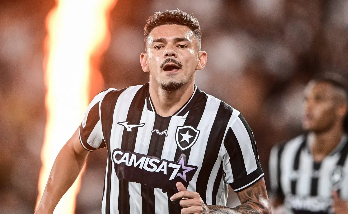 Botafogo prepara mudanças para enfrentar o Coritiba, com Tiquinho de titular e Montoro recuperado