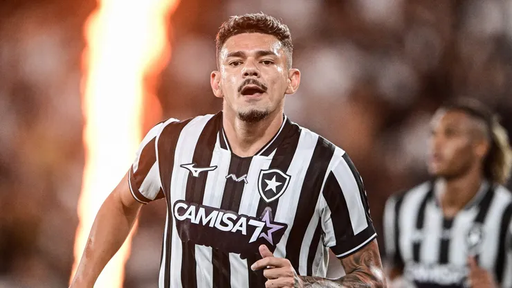 Tiquinho Soares jogador do Botafogo durante partida contra o Vasco. Foto: Thiago Ribeiro/AGIF