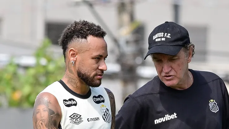 Neymar conversando com Cuca durante treino no CT Rei Pelé.
