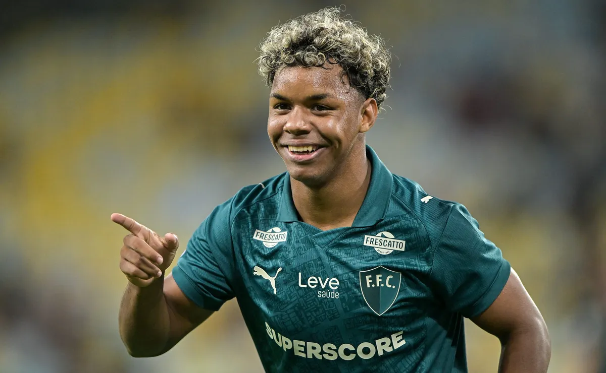Após assistência de calcanhar, Wesley Natã recebe elogios de Lucho Acosta no Fluminense