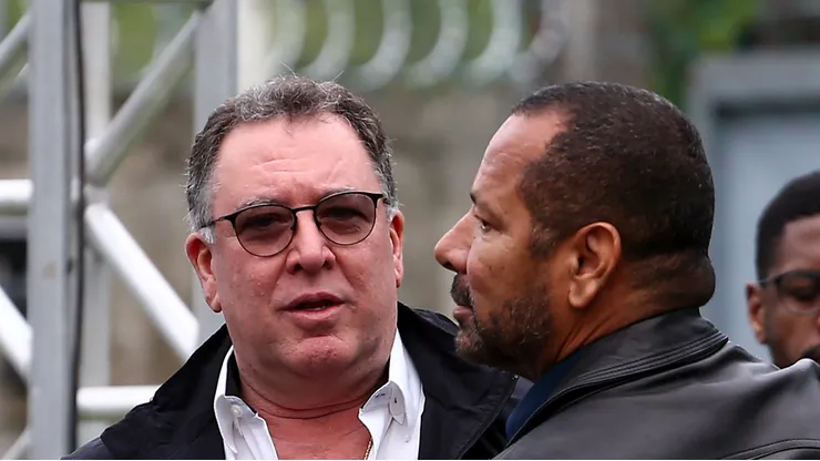Marcelo Teixeira ao lado de Neymar pai durante evento no CT Rei Pelé.