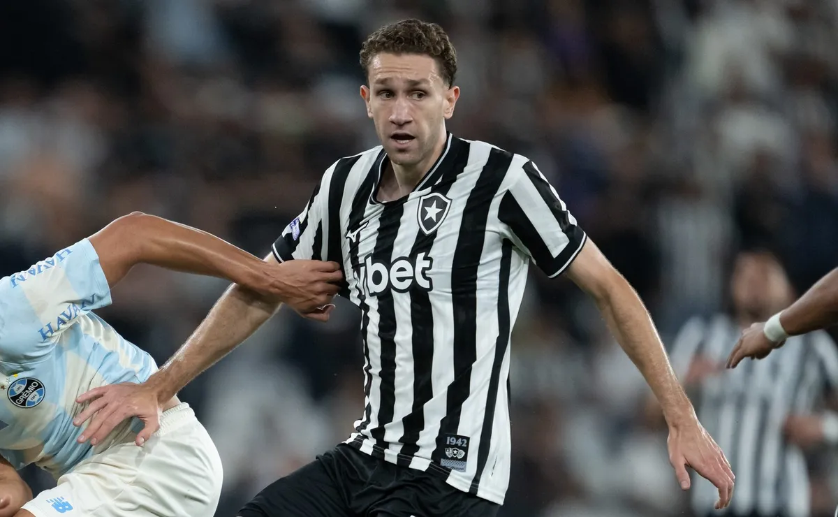 Botafogo não deve contar com Arthur Chaves contra o Coritiba, e Monzón e Justino disputam vaga na zaga