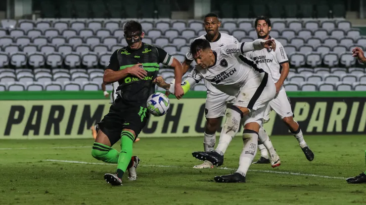 Coritiba x Botafogo. Foto: Robson Mafra/AGIF
