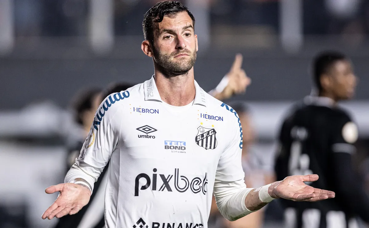 Exclusivo: Léo Baptistão compara fases da carreira, elogia Santos e mira acesso com o Almería