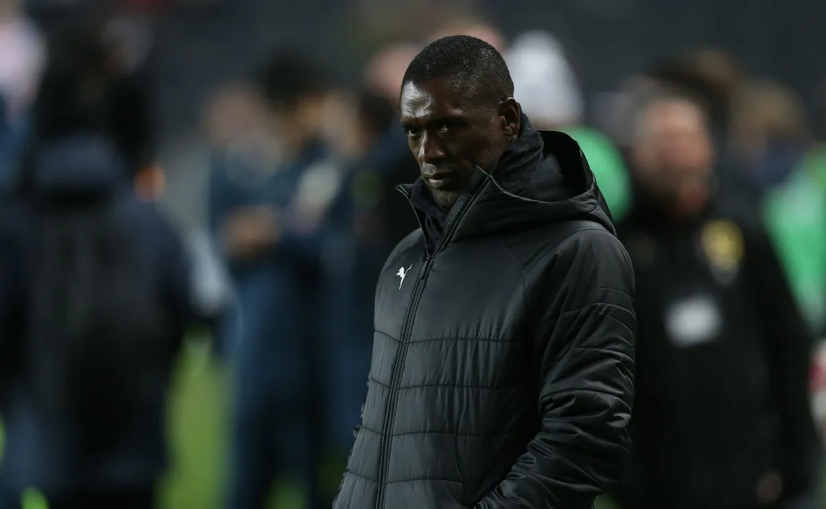 Opinião: Corinthians aposta alto em Seedorf, e Stabile e Paz terão que justificar escolha arriscada