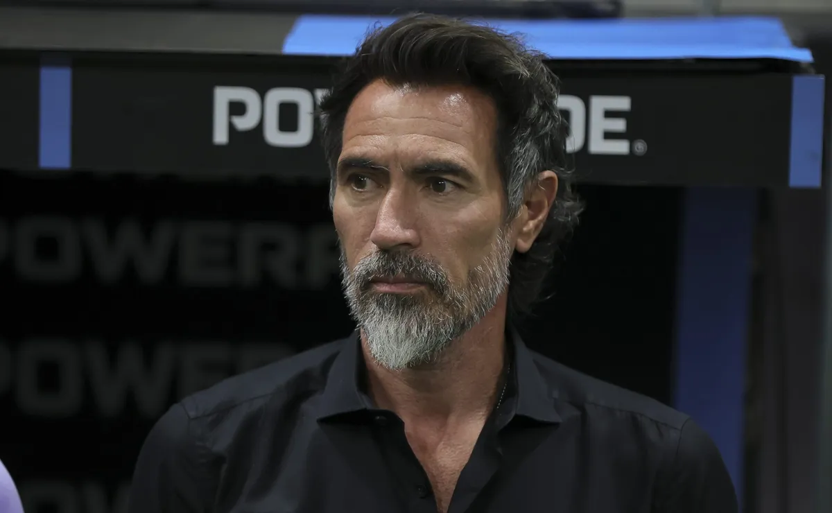 Eduardo Domínguez não terá Cuello e Fred para duelo contra o Santos, pelo Brasileirão