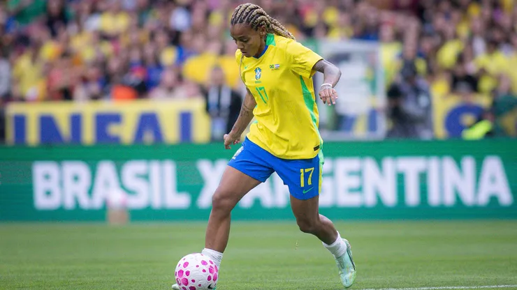 Geyse marcou um gol de bicicleta no amistoso entre Brasil e Argentina. Foto: Maxi Franzoi/AGIF