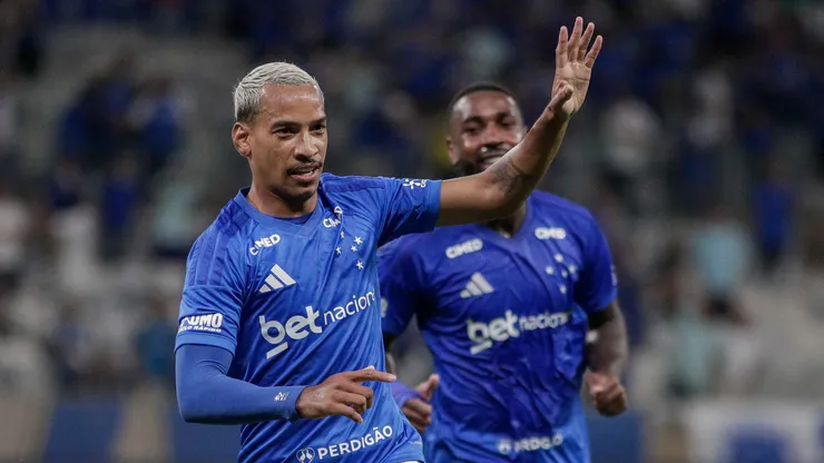Matheus Pereira e Gerson, meio-campistas do Cruzeiro