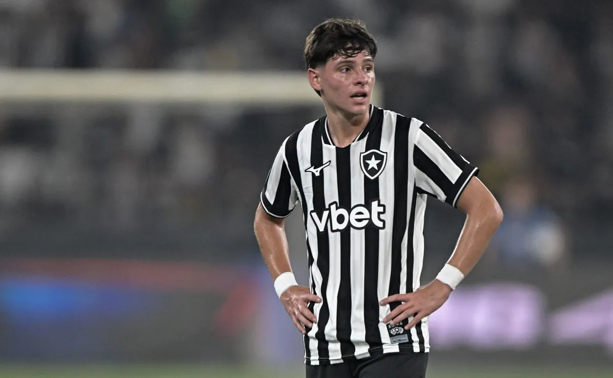 Botafogo relaciona Montoro e Vitinho para duelo contra o Coritiba pelo Brasileirão