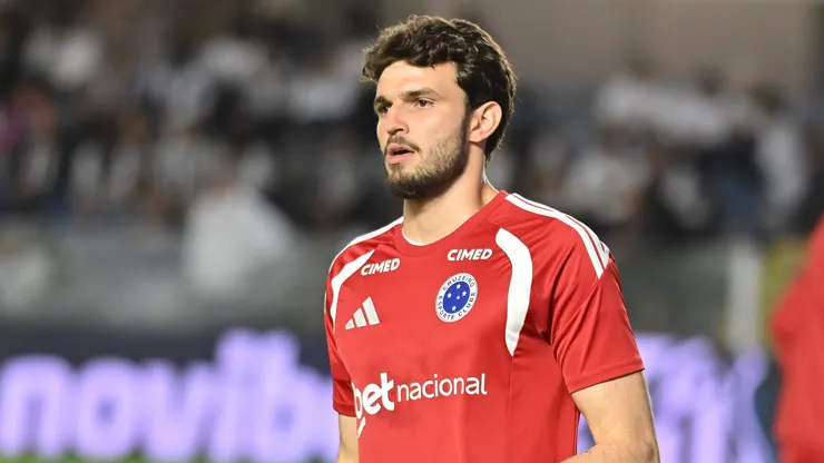 Otávio jogador do Cruzeiro durante aquecimento antes da partida contra o Santos. Foto: Jota Erre/AGIF