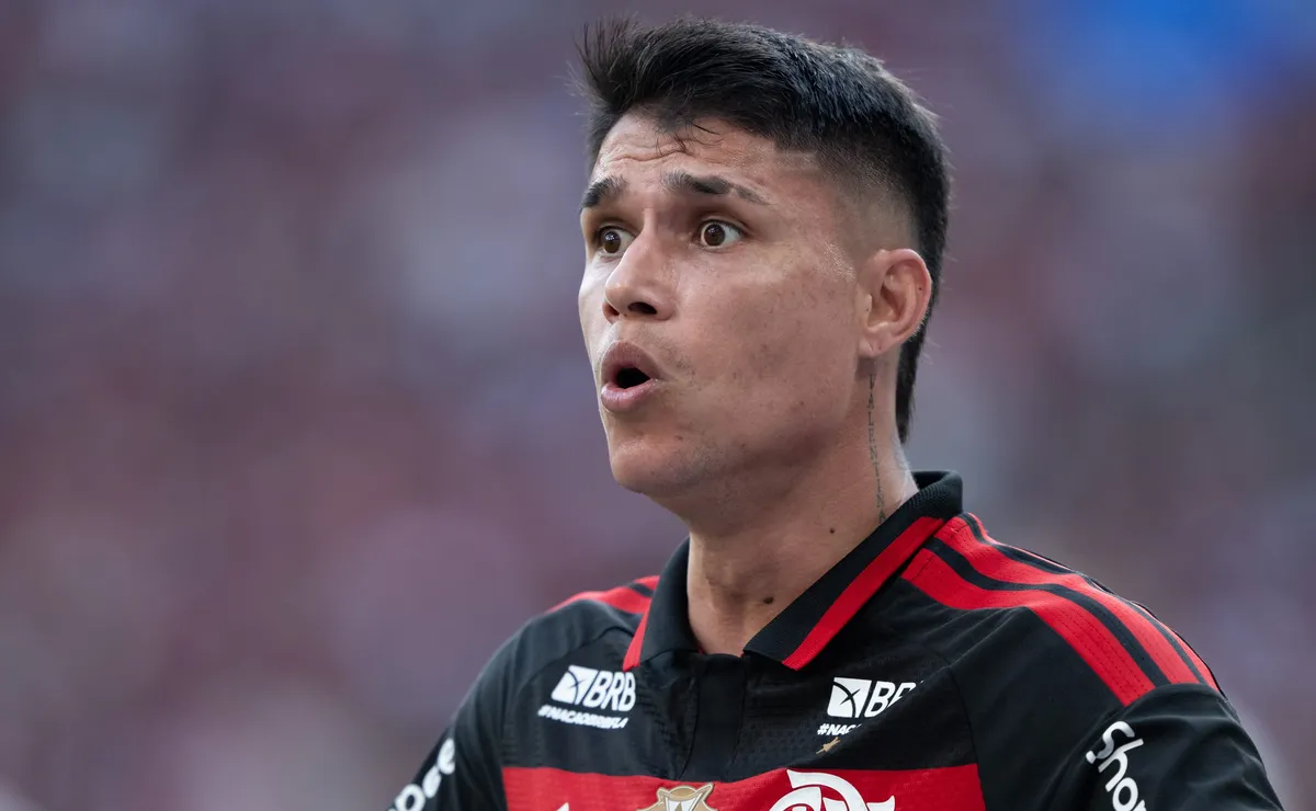 Luiz Araújo sofre hematoma antes do clássico entre Flamengo e Fluminense