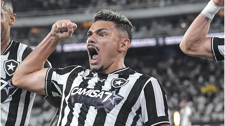 Tiquinho Soares jogador do Botafogo durante partida contra o Vasco. Foto: Thiago Ribeiro/AGIF