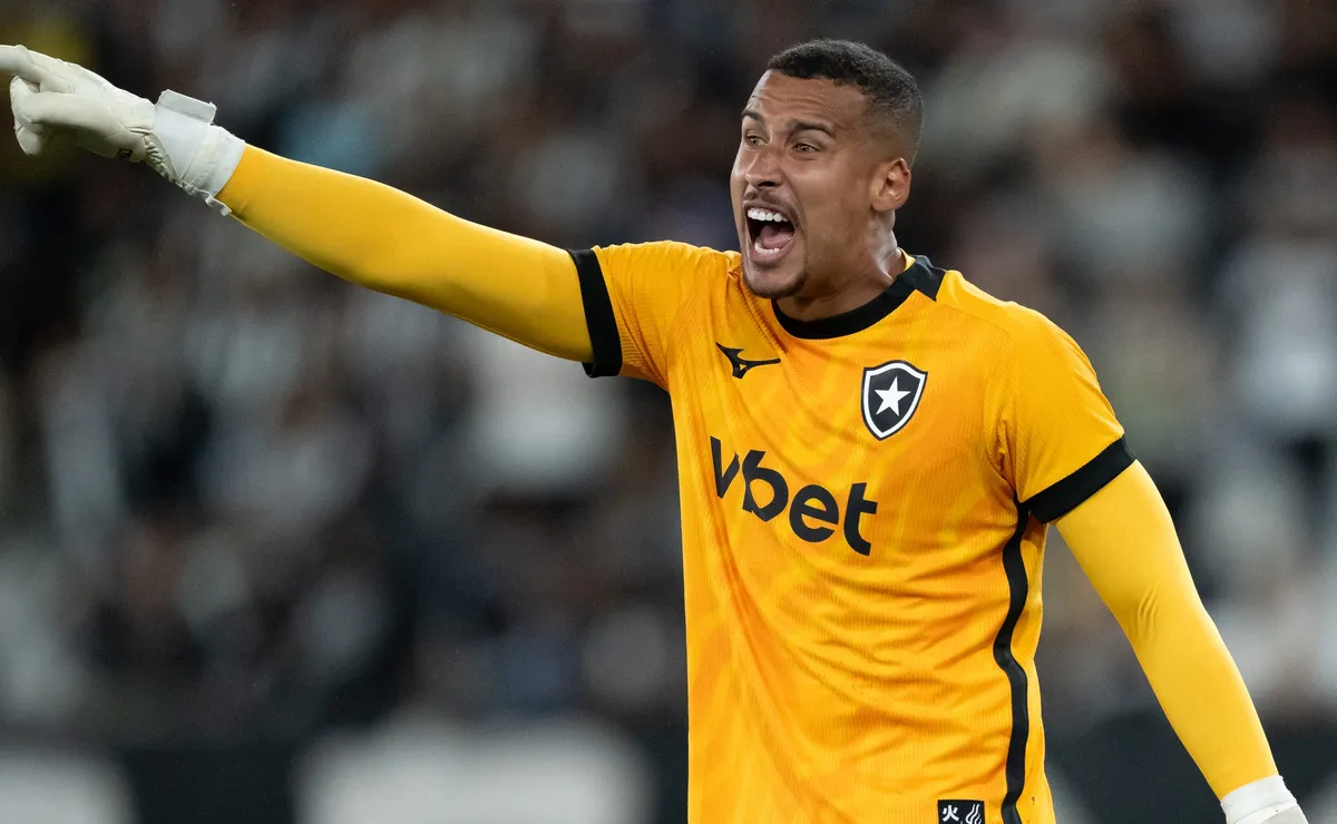 Raio-X: Gabriel Batista valoriza disputa no Botafogo e explica papel do goleiro na construção