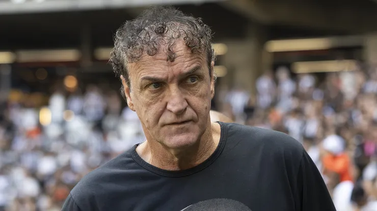 Cuca durante partida diante do Atlético, em Belo Horizonte.