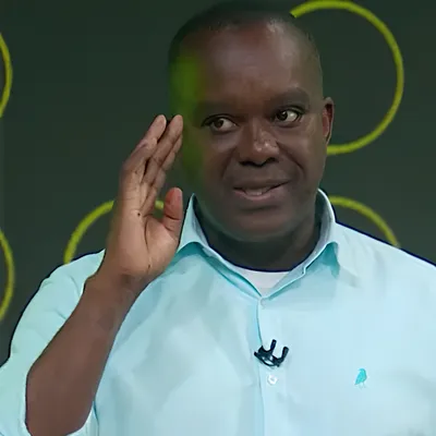PC de Oliveira muda veredito e nega pênalti ao Fluminense no Fla-Flu