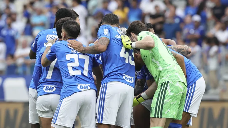 Jogadores do Cruzeiro estão pendurados - Foto: Gilson Lobo/AGIF
