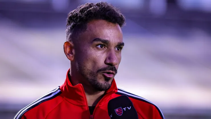 Danilo jogador do Flamengo antes da partida contra o Santos no estadio Vila Belmiro pelo campeonato Brasileiro A 2026.