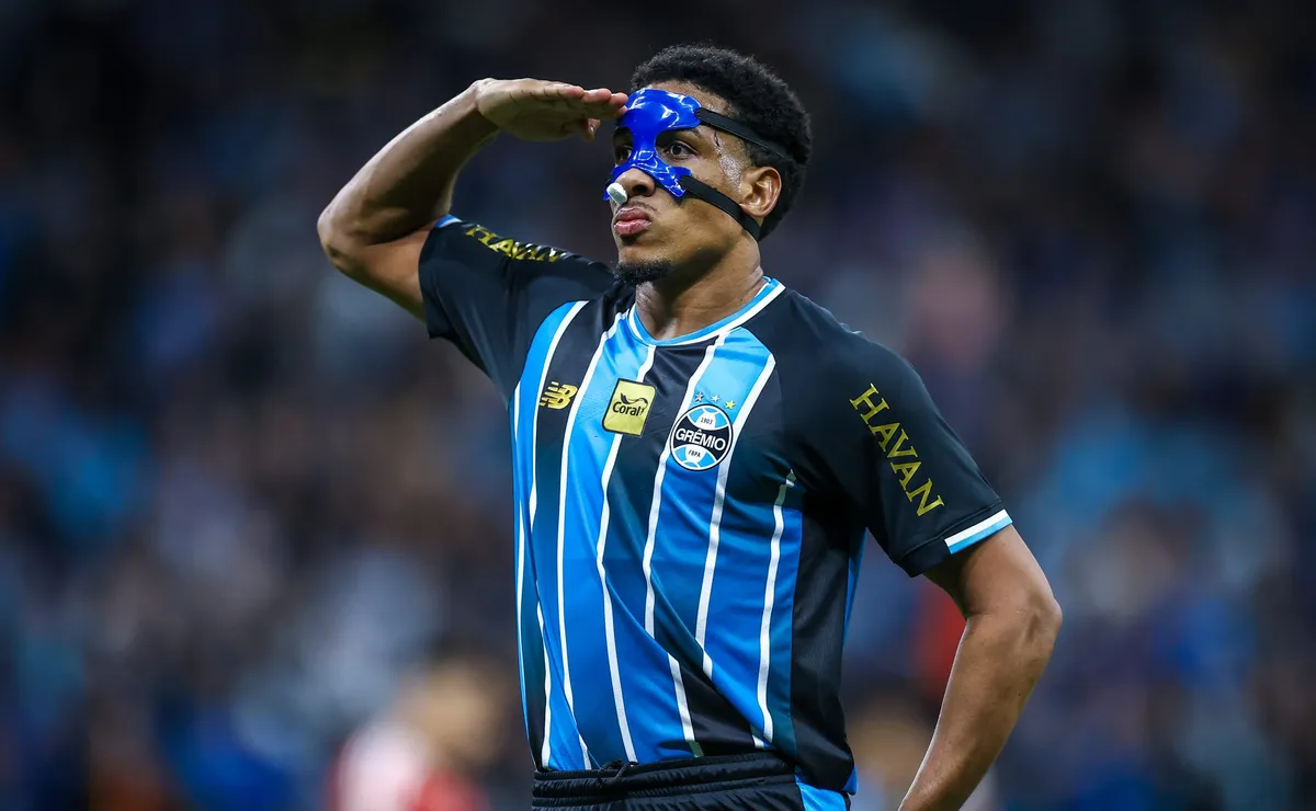 Wallace passa por cirurgia no nariz e desfalca o Grêmio contra o Cruzeiro após brilhar no Gre-Nal