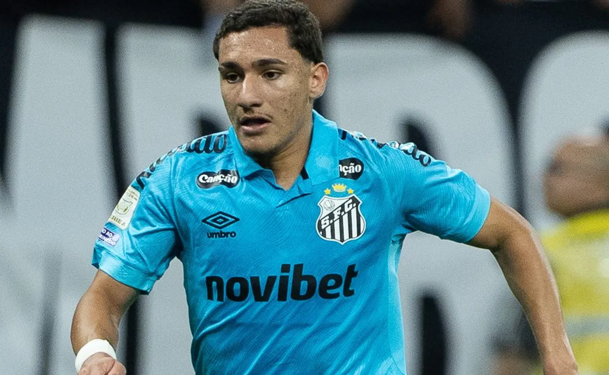 Davizinho recebe sondagens do futebol europeu, e Santos aguarda propostas pelo lateral