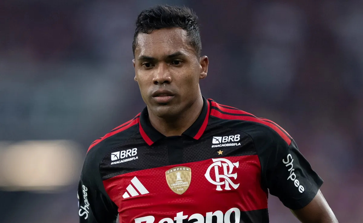 Alex Sandro celebra vitória no clássico e critica calendário do futebol nacional: “Não é fácil”
